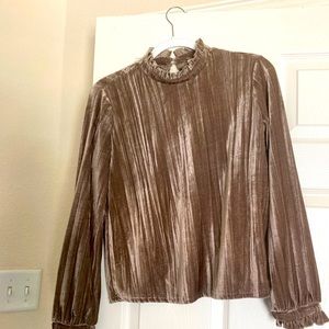 Mello Day velvet turtleneck, size S.